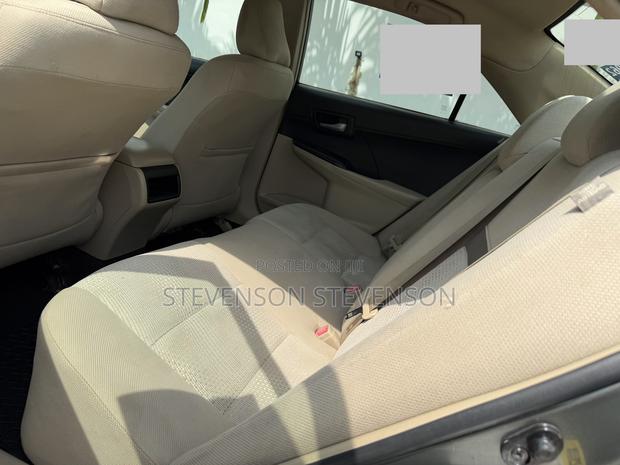 Toyota Camry LE 4dr Sedan w/Prod. End 11/13 (2.5L 4cyl 6A) 2014 Gray