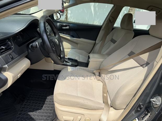 Toyota Camry LE 4dr Sedan w/Prod. End 11/13 (2.5L 4cyl 6A) 2014 Gray