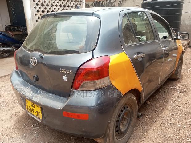 Toyota Yaris 2010 Gray