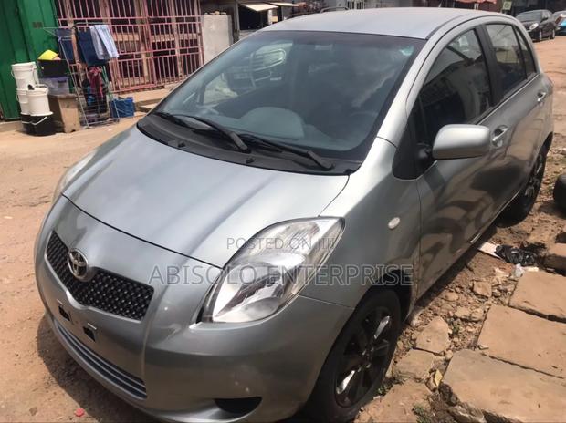 Toyota Yaris Base Hatchback 5dr 2010 Green