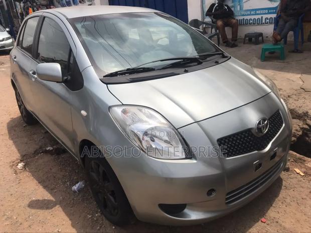 Toyota Yaris Base Hatchback 5dr 2010 Green