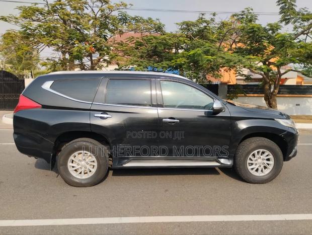Mitsubishi Pajero Sport 2017 Black