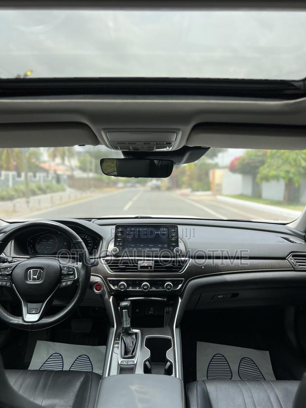 Honda Accord Touring 2.0T 2018 White