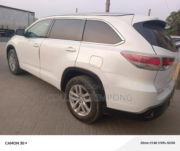 Toyota Highlander LE 4dr SUV (2.7L 4cyl 6A) 2014 White