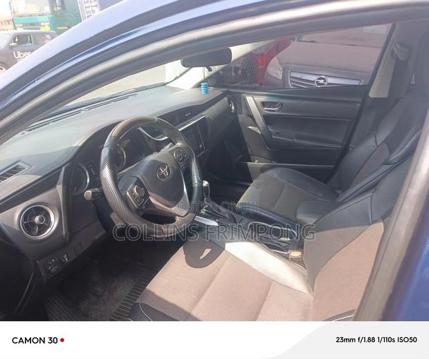Toyota Corolla LE (1.8L 4cyl 2A) 2018 Blue