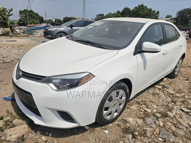 Toyota Corolla LE Plus 4dr Sedan (1.8L 4cyl CVT) 2016 White
