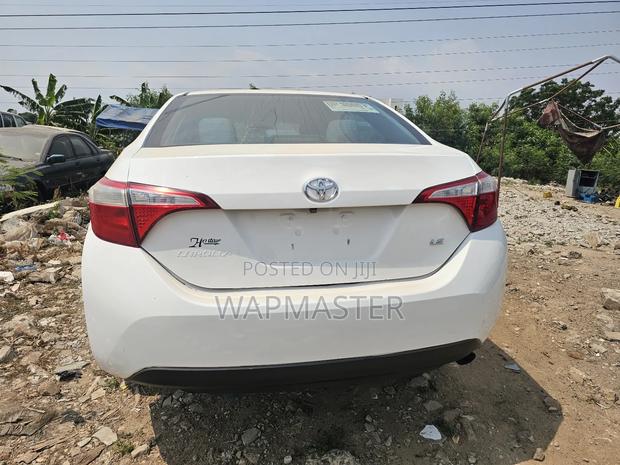 Toyota Corolla LE Plus 4dr Sedan (1.8L 4cyl CVT) 2016 White