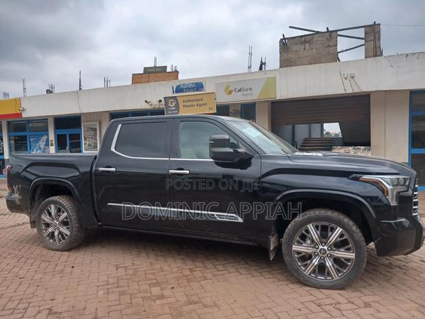 Toyota Tundra SR5 2022 Black