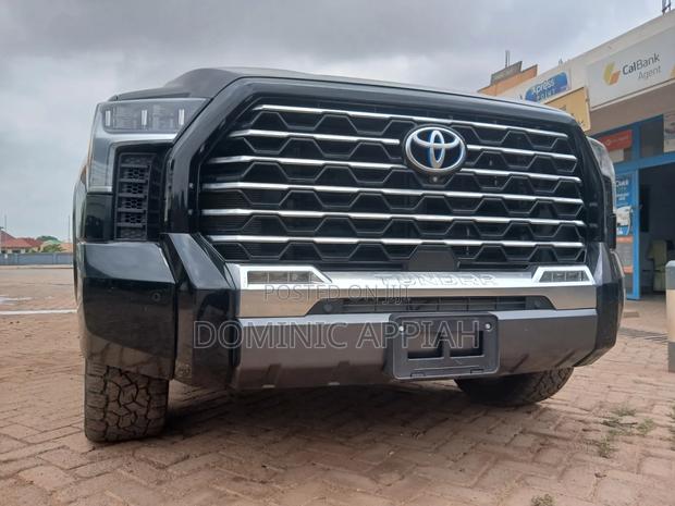 Toyota Tundra SR5 2022 Black