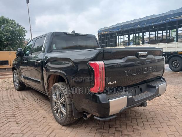 Toyota Tundra SR5 2022 Black