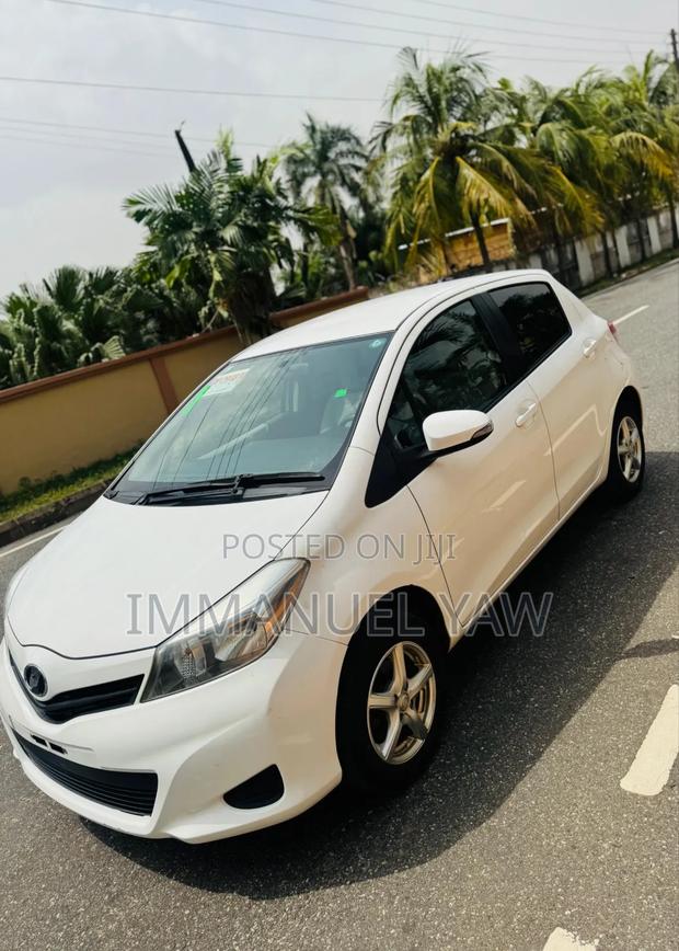 Toyota Vitz 1.3 AWD 5dr 2013 White