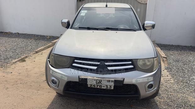 Mitsubishi L200 Double Cab 2.5 180hp 4WD 2012 Silver