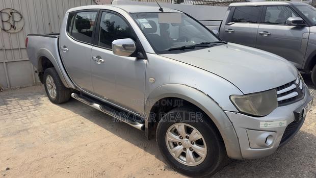Mitsubishi L200 Double Cab 2.5 180hp 4WD 2012 Silver