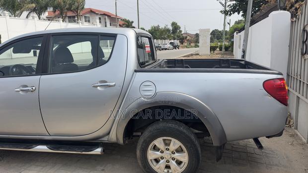 Mitsubishi L200 Double Cab 2.5 180hp 4WD 2012 Silver