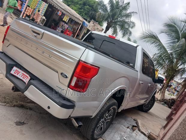 Ford F-150 Raptor 4x4 SuperCrew Cab Styleside 5.5 ft. box 145 in. WB Silver