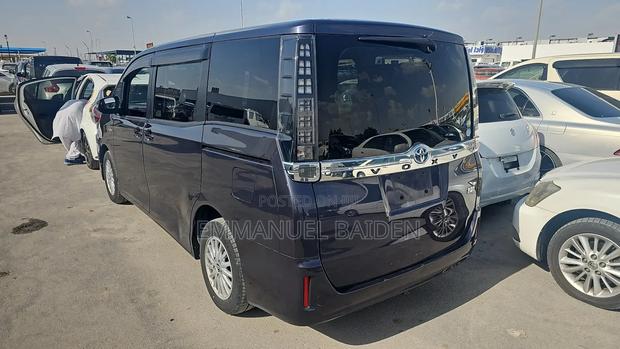 Toyota Voxy 2015 Gray