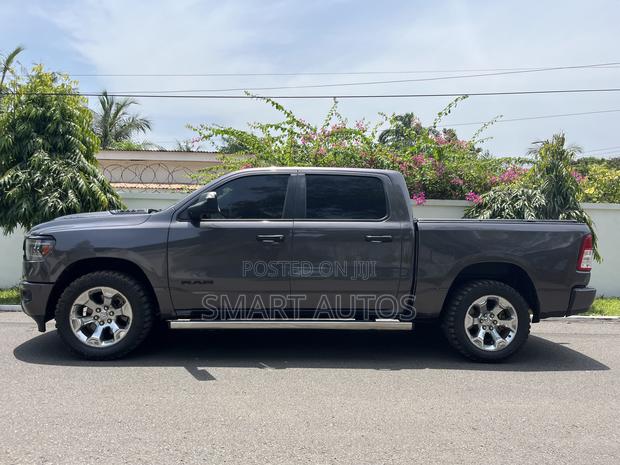 RAM 1500 Lone Star Crew Cab 6.3 ft SB 2023 Gray