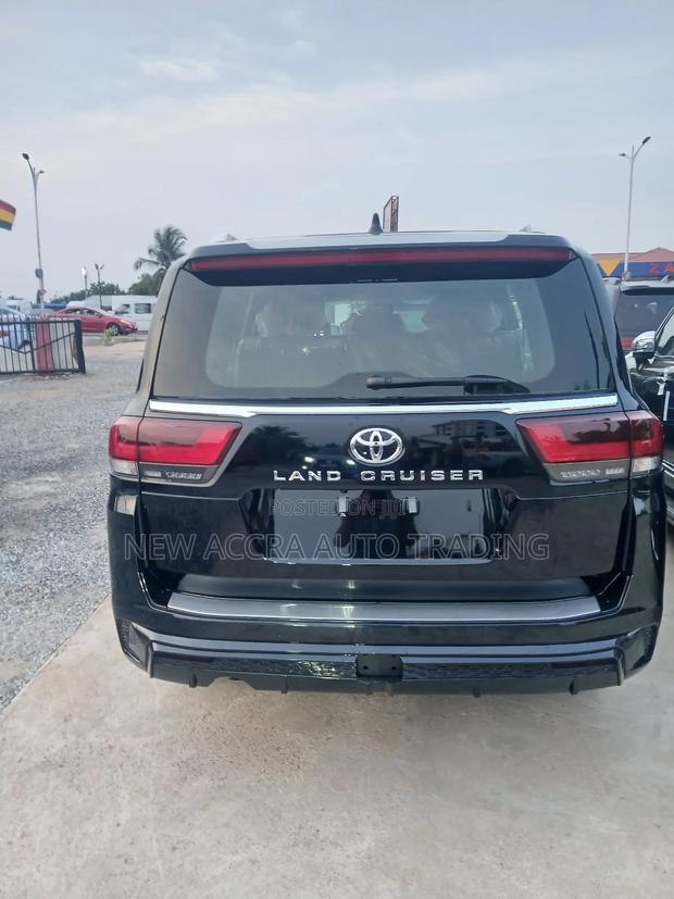 New Toyota Land Cruiser LC300 2025 Black