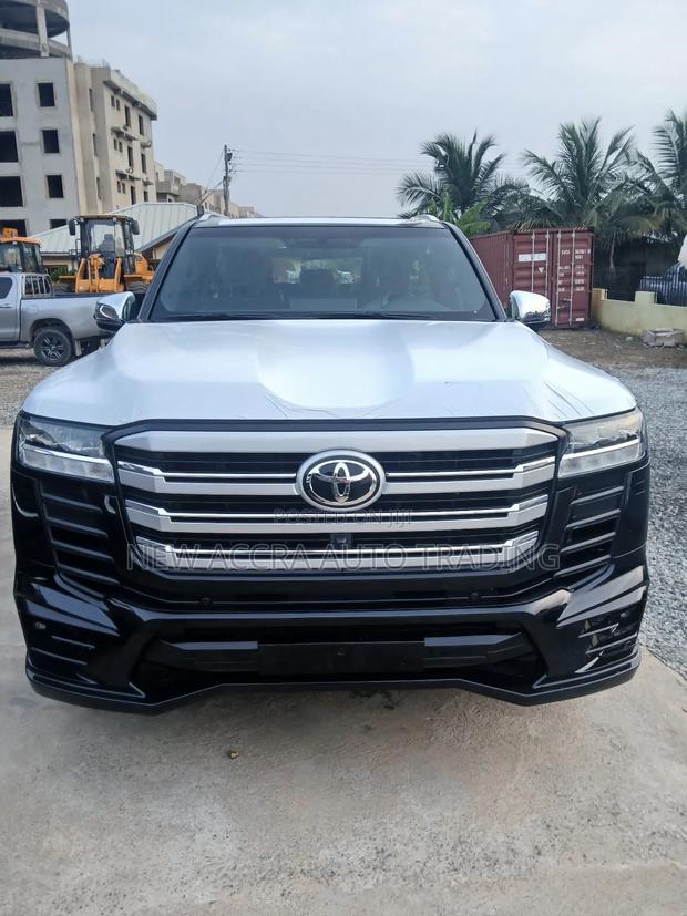 New Toyota Land Cruiser LC300 2025 Black