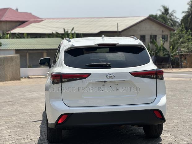Toyota Highlander XLE AWD 2023 White