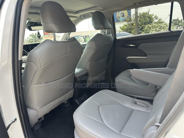 Toyota Highlander XLE AWD 2023 White