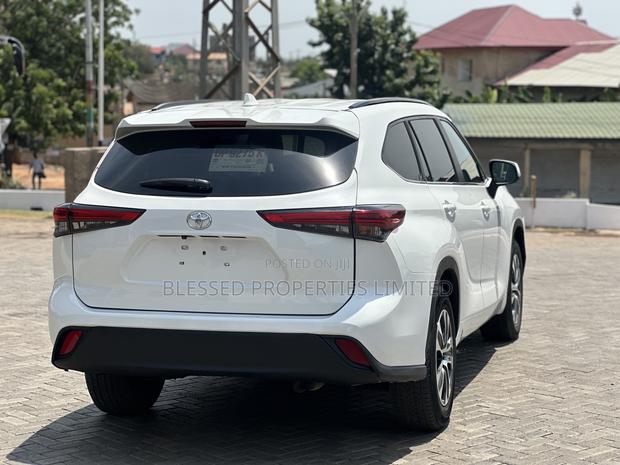 Toyota Highlander XLE AWD 2023 White