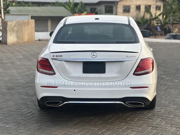 Mercedes-Benz E300 4Matic AWD Sedan (2.0L 4cyl 9A) 2017 White
