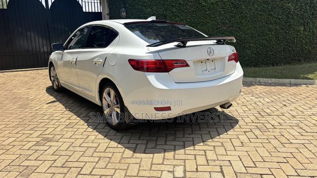 Acura ILX Base FWD (2.0L 4cyl 5A) 2013 White