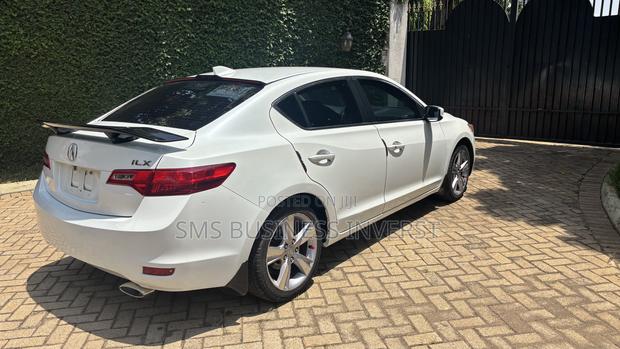 Acura ILX Base FWD (2.0L 4cyl 5A) 2013 White