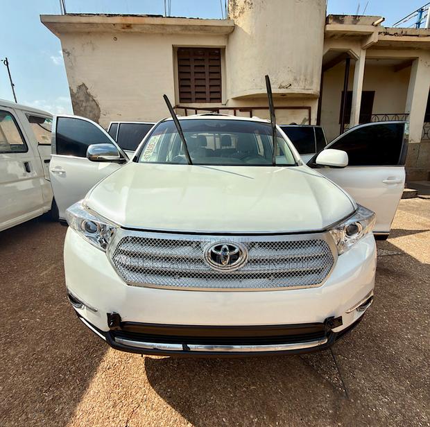Toyota Highlander 2.7L 2WD 2013 Pearl