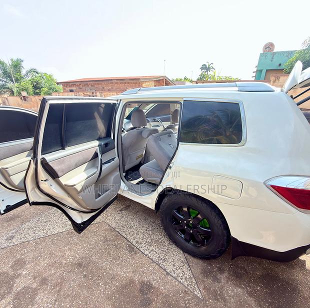 Toyota Highlander 2.7L 2WD 2013 Pearl