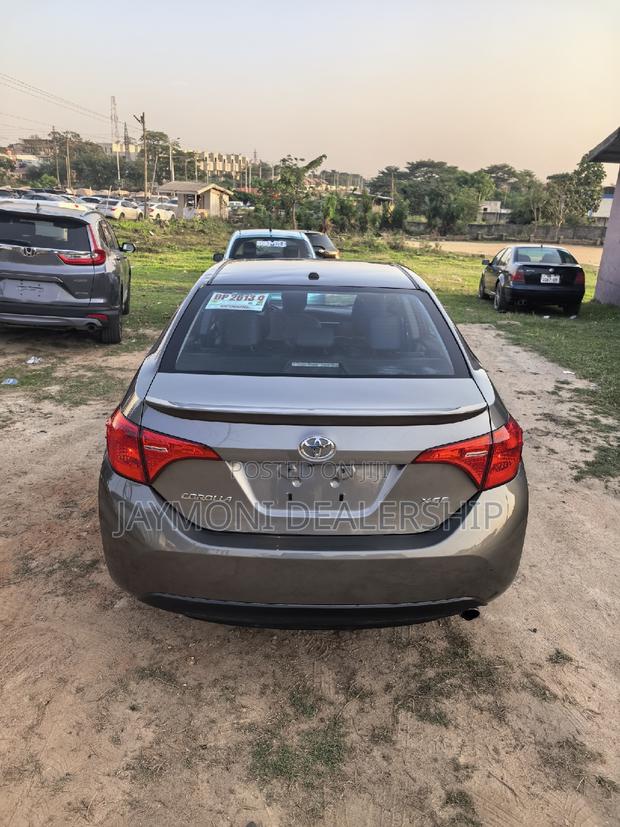 Toyota Corolla XSE 4dr Sedan (1.8L 4cyl CVT) 2017 Gray