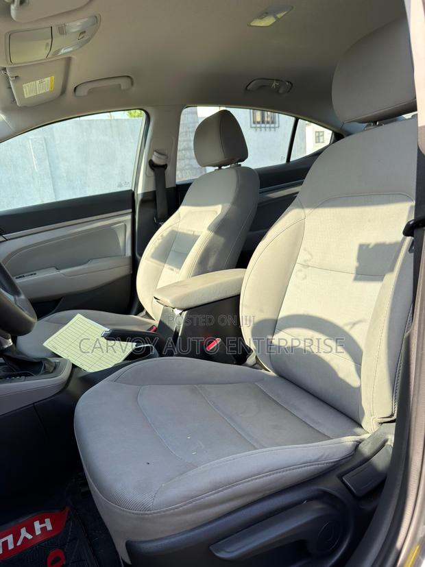Hyundai Elantra SEL 2018 Gray