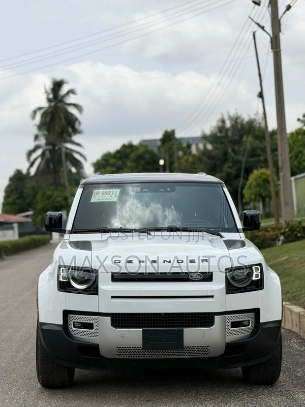 Land Rover Defender S 2021 White