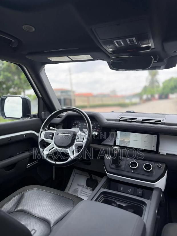 Land Rover Defender S 2021 White