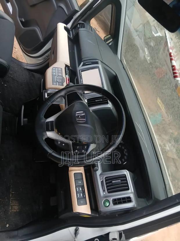 Honda Stepwgn 2012 White