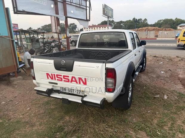 Nissan DoubleCab 2016 White