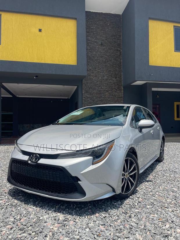 Toyota Corolla LE 2022 Silver