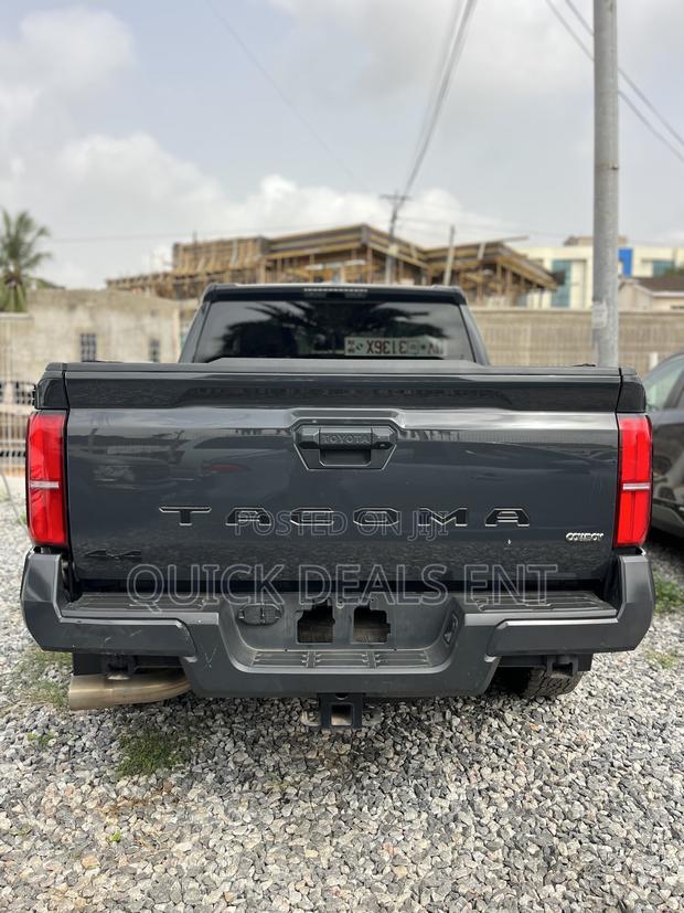 Toyota Tacoma SR5 Double Cab 6' Bed AT 2024 Gray