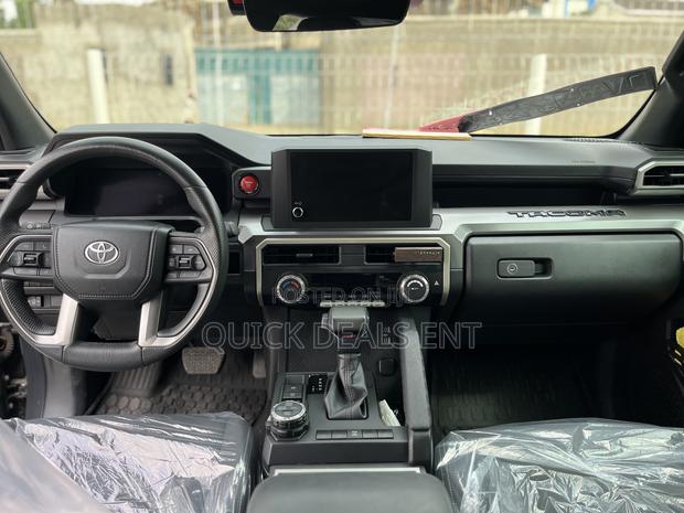 Toyota Tacoma SR5 Double Cab 6' Bed AT 2024 Gray