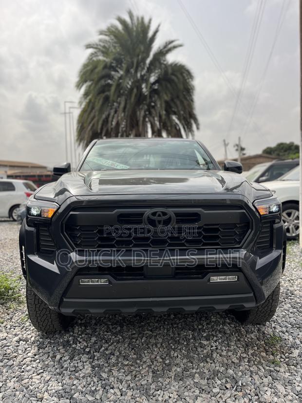 Toyota Tacoma SR5 Double Cab 6' Bed AT 2024 Gray