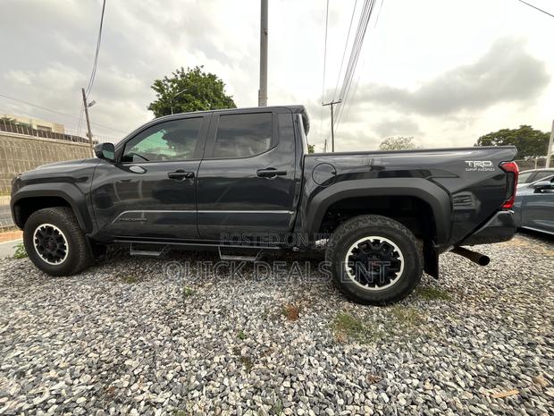 Toyota Tacoma SR5 Double Cab 6' Bed AT 2024 Gray