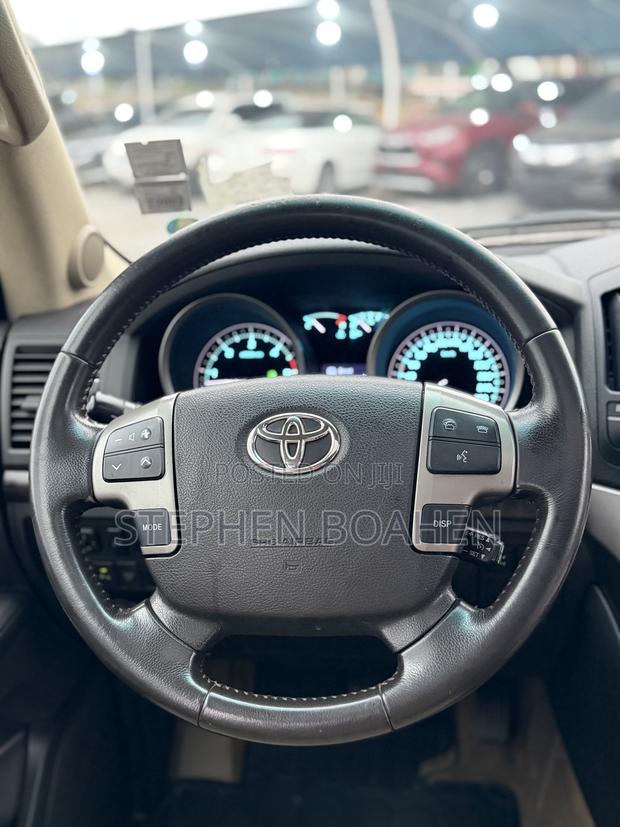 Toyota Land Cruiser 5.7 V8 VXR 2017 Green
