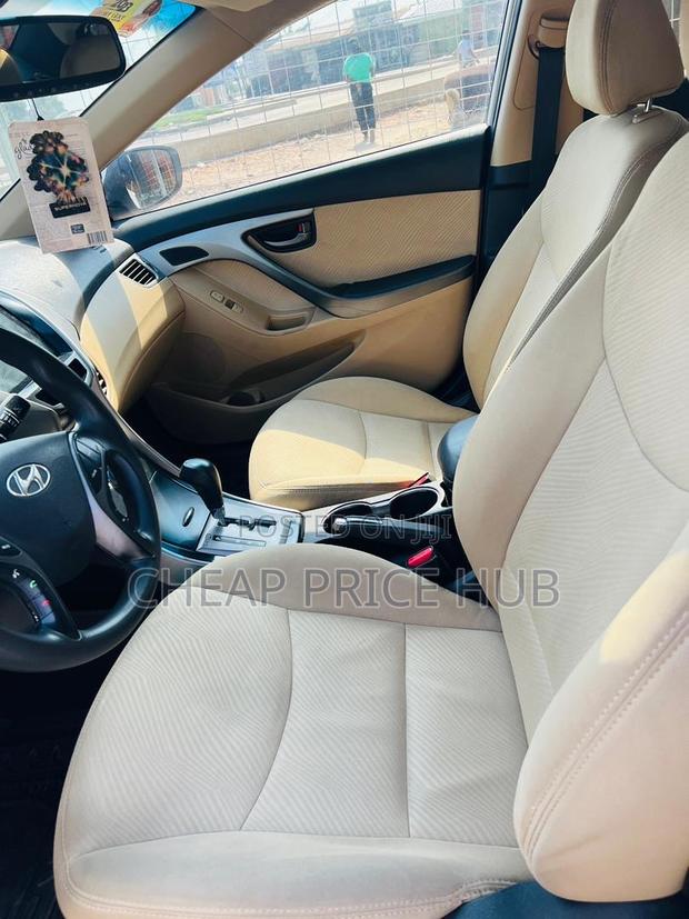 Hyundai Elantra SE 4dr Sedan (1.8L 4cyl 6A) 2015 White