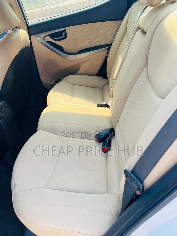 Hyundai Elantra SE 4dr Sedan (1.8L 4cyl 6A) 2015 White
