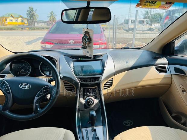 Hyundai Elantra SE 4dr Sedan (1.8L 4cyl 6A) 2015 White