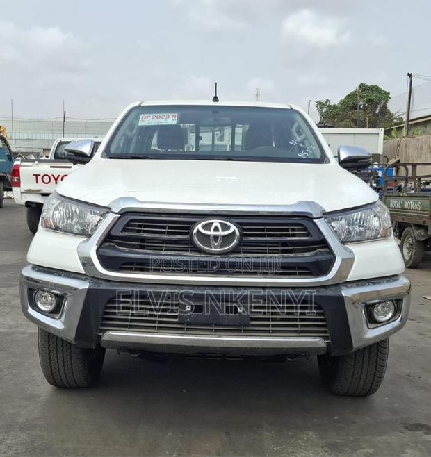 New Toyota Hilux 2025 White