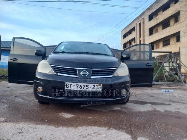 Nissan Versa 1.8 SL Hatchback 2010 Black