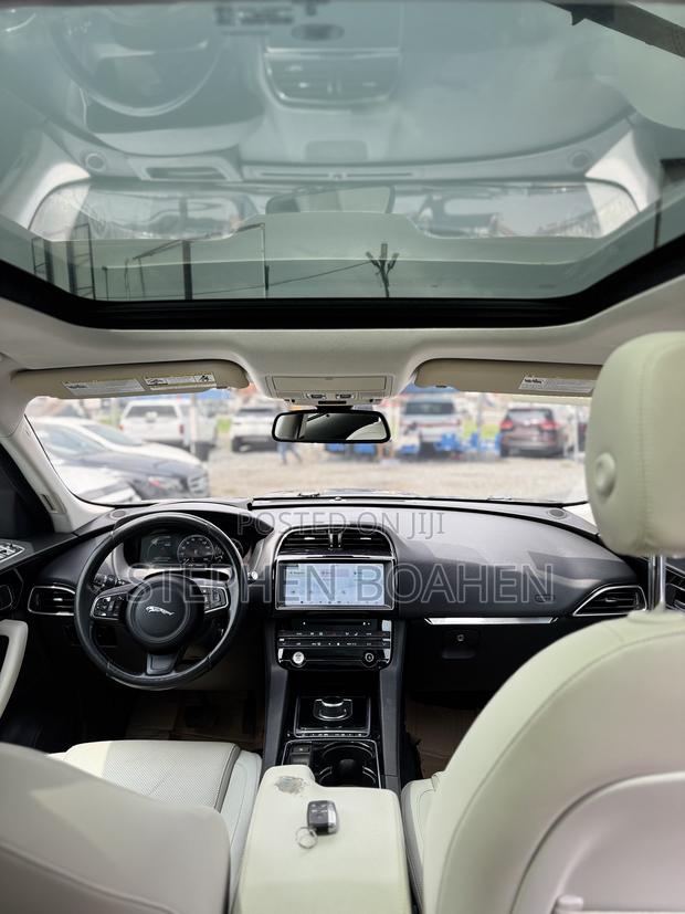 Jaguar F-Pace 35t Premium 2017 Blue