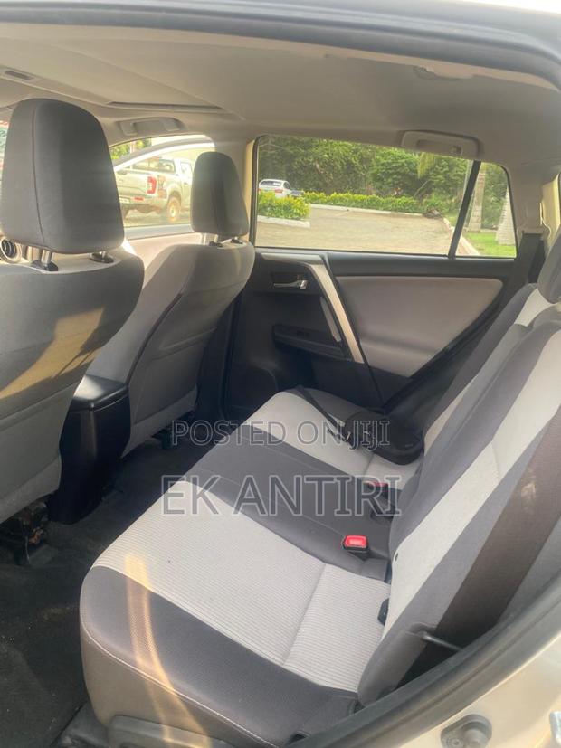 Toyota RAV4 XLE 4dr SUV (2.5L 4cyl 6A) 2015 Silver